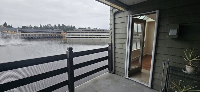 Photo - 7 Lake Bellevue Dr Townhome