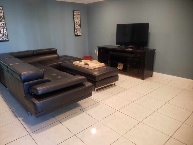 Foto del edificio - 350 79th Ave N