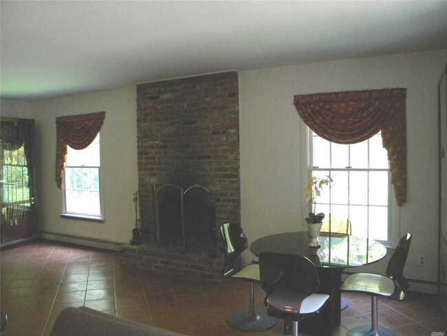 Building Photo - 75 Bagatelle Rd