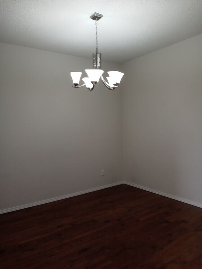 Foto del edificio - FOUR BEDROOMS!