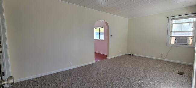 Foto del edificio - 2 bedroom 1 bath