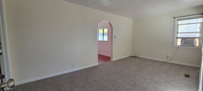 Foto del edificio - 2 bedroom 1 bath home with garage