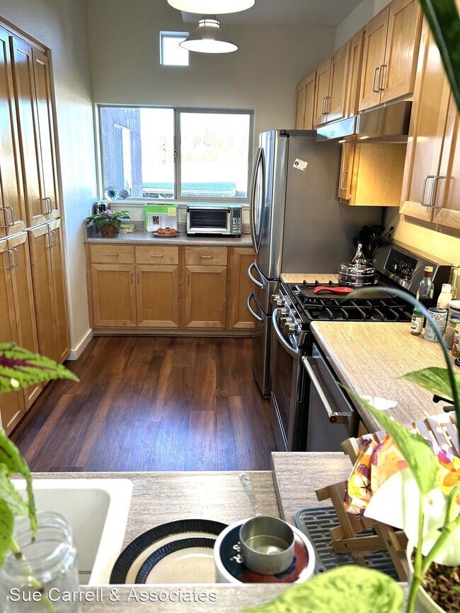 Building Photo - 4 br, 2 bath House - 1346 Yulupa Ave. #C