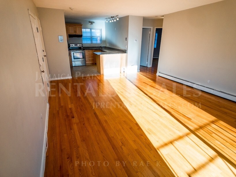 4 Robinwood Ave, Boston, MA 02130 Condo for Rent in Boston, MA