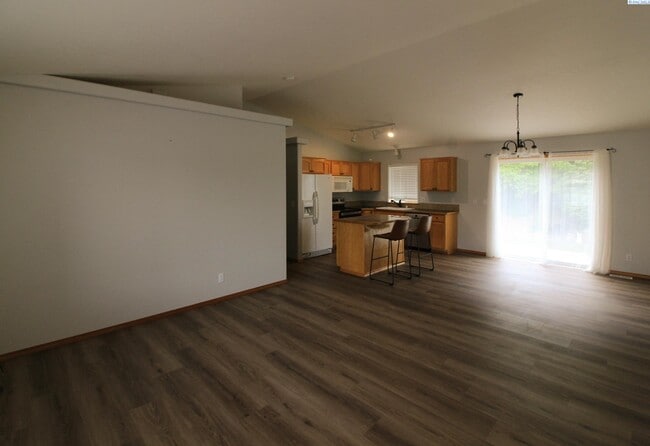 Building Photo - 3 bed, 2 bath home in Richland