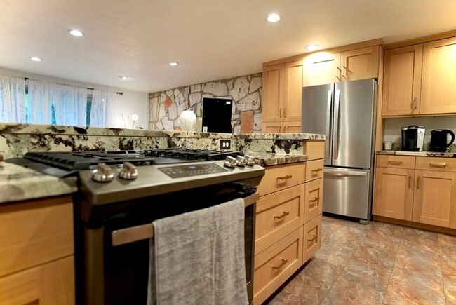 Building Photo - Millcreek Home with 2 Kitchens, Separate Entrance