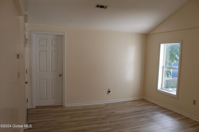 Building Photo - 178 Grand Ave