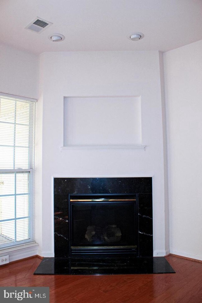 Foto del edificio - 6212 Westchester Park Dr