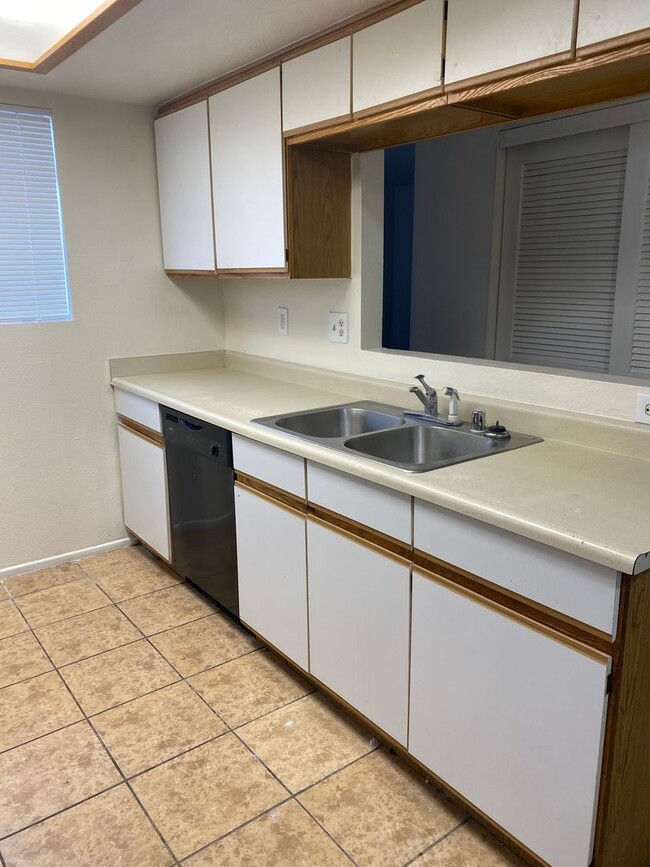 Foto del edificio - Nicely Redone Single Family Townhome