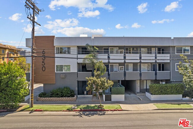 Foto del edificio - 6350 Willoughby Ave