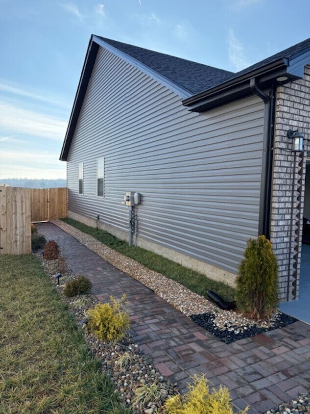 Foto del edificio - 3 Bedroom 2 Bathroom Home!