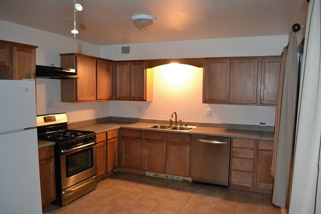 Building Photo - 28820 Glen Oaks Dr