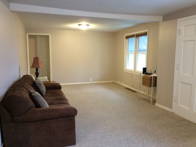 Living Room - 922 Cayton St