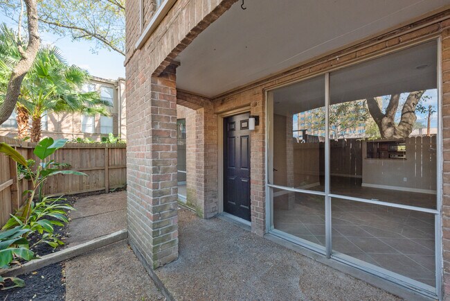 Covered porch - 4641 Wild Indigo St