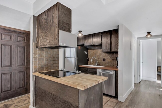 Foto del edificio - 1901 Clear Creek Dr