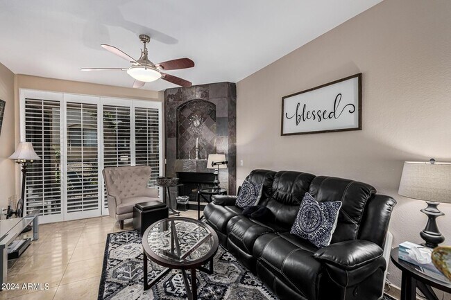 Building Photo - 3235 E Camelback Road Unit 105