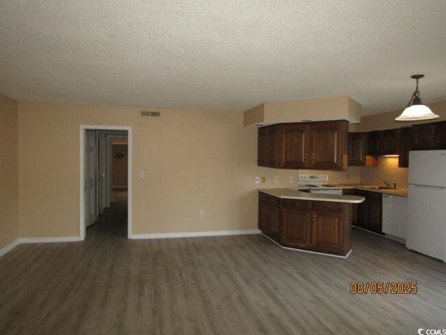 Building Photo - 4222 Pinehurst Cir