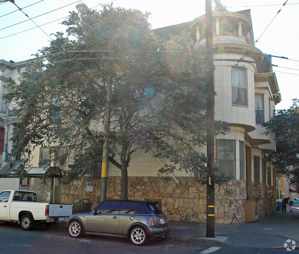 Building Photo - 742 Central Ave