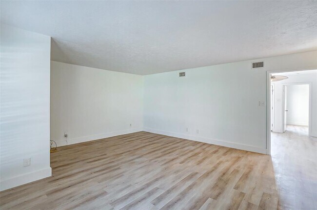 Building Photo - 9419 Bassoon Dr