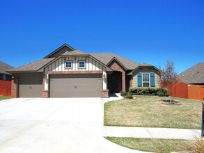 Building Photo - 541 Foss Dr