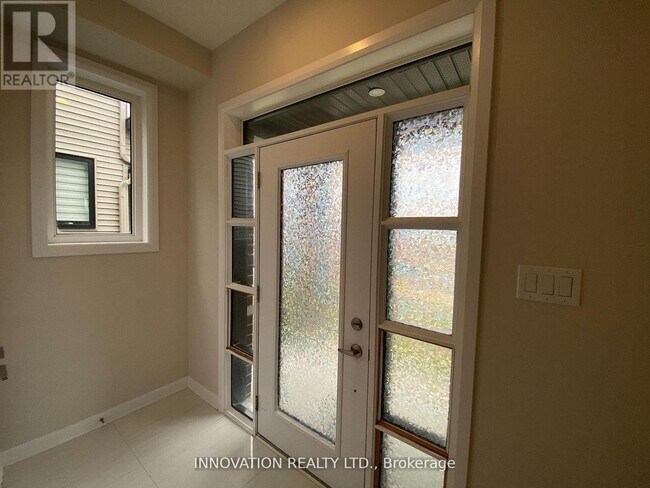 Photo du bâtiment - 213 Invention Blvd