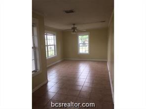 Building Photo - 105 W Villa Maria Rd