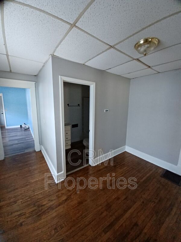 Building Photo - 2304 E Memorial Dr