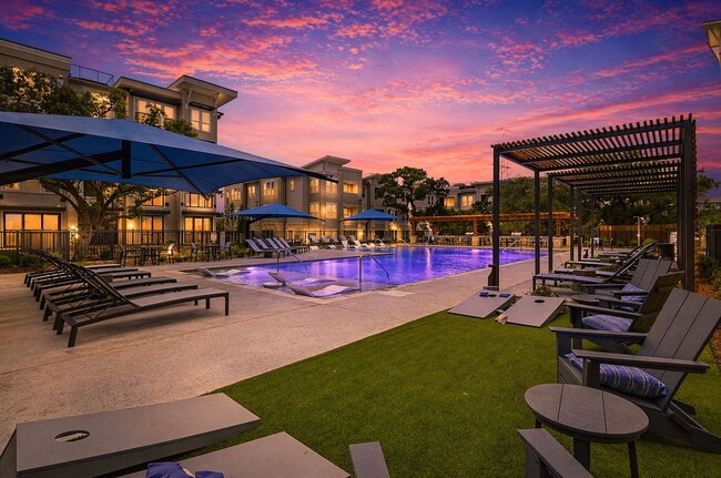 Building Photo - The Reserve at Alamo Ranch