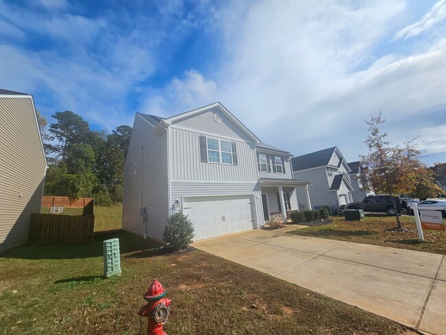 Foto del edificio - Well Maintained Solar Panel home in Gastonia