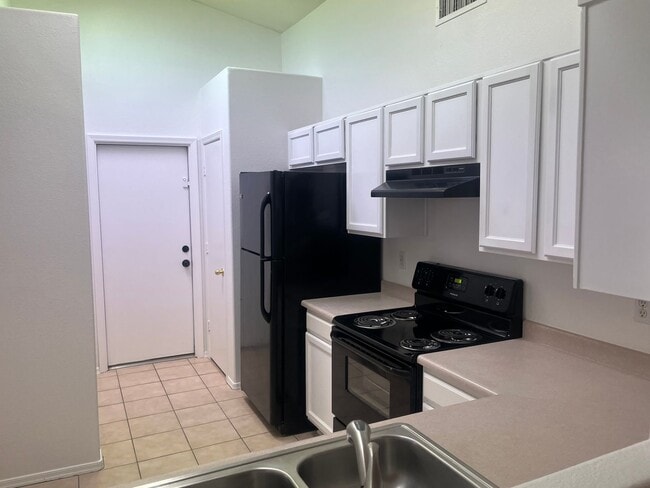 Foto del edificio - 13225 W Desert Ln