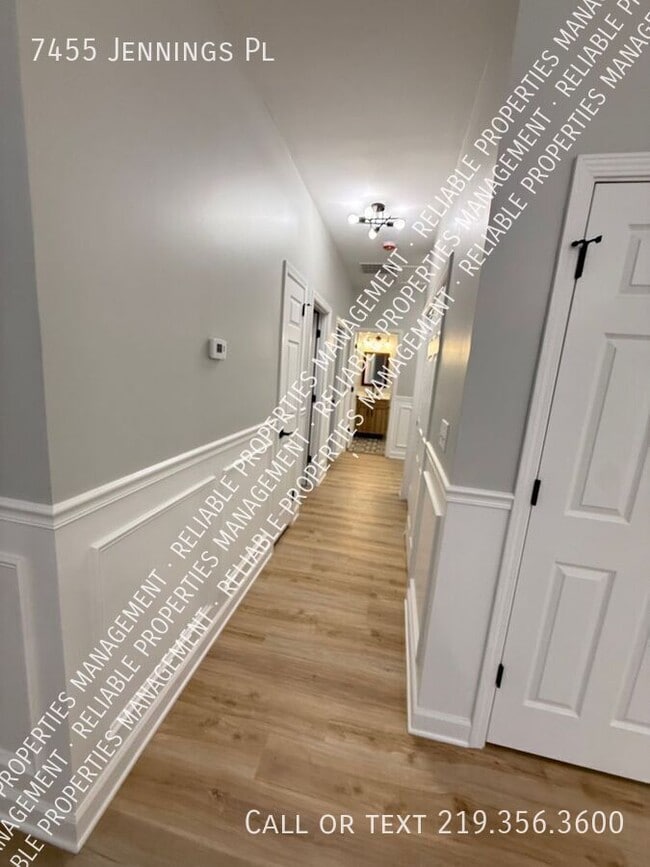 Foto del edificio - 7455 Jennings Pl