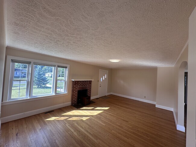 Building Photo - 4472 Dry Fork Rd