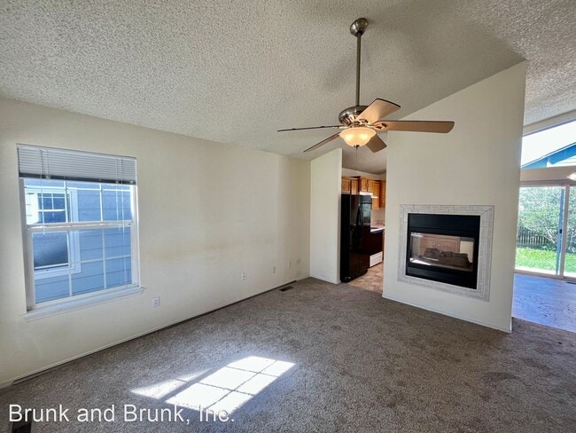 Building Photo - 4 br, 3 bath House - 6157 Bow River Drive