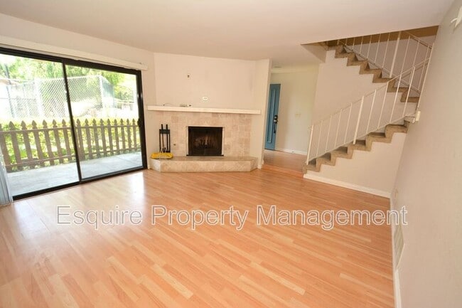 Foto del edificio - 564 Rosewood Ave