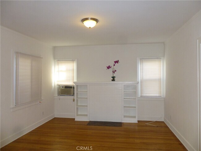 Foto del edificio - 127 S Olive Ave