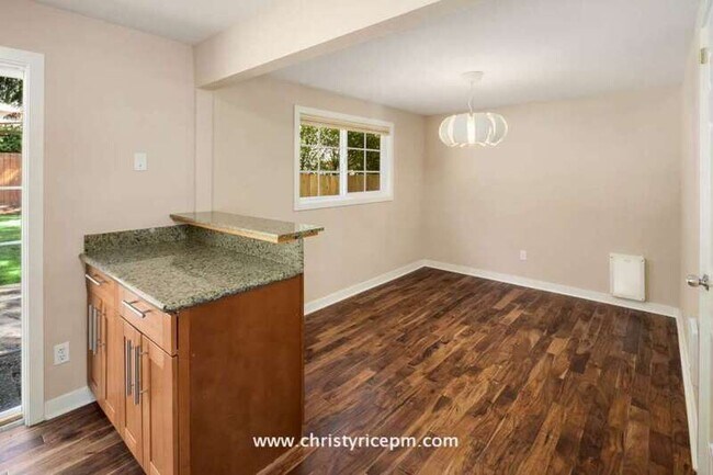 Foto del edificio - 7604 NE 142nd St
