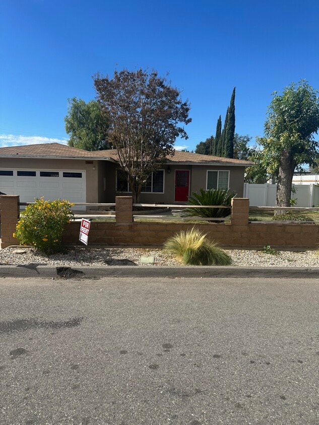 front image - 1054 Brady Ln