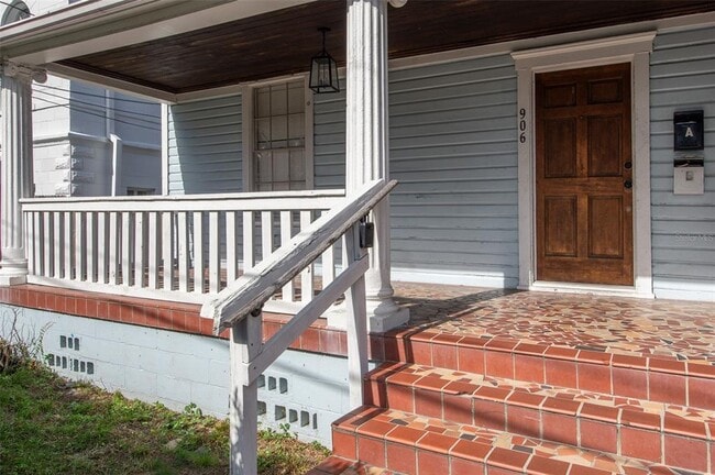 Building Photo - 906 E 11th Ave