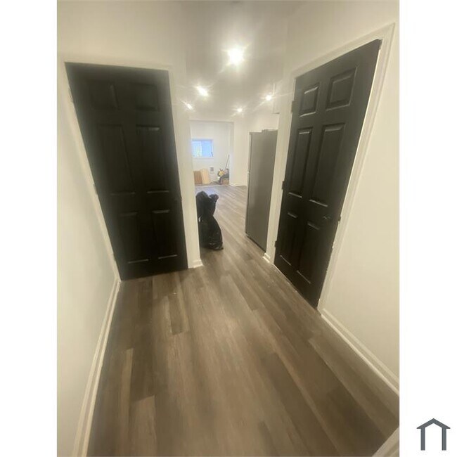 Foto del edificio - 6216 Dickens Ave