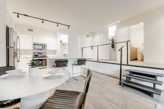 Building Photo - 33 E Chestnut St