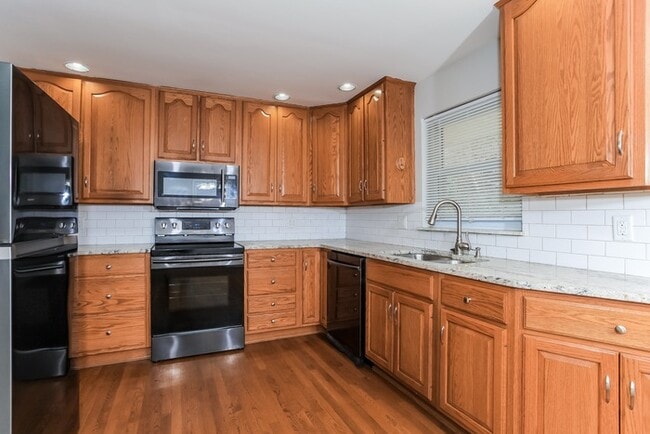 Building Photo - 3 Bedroom on Sleepy Hollow Rd