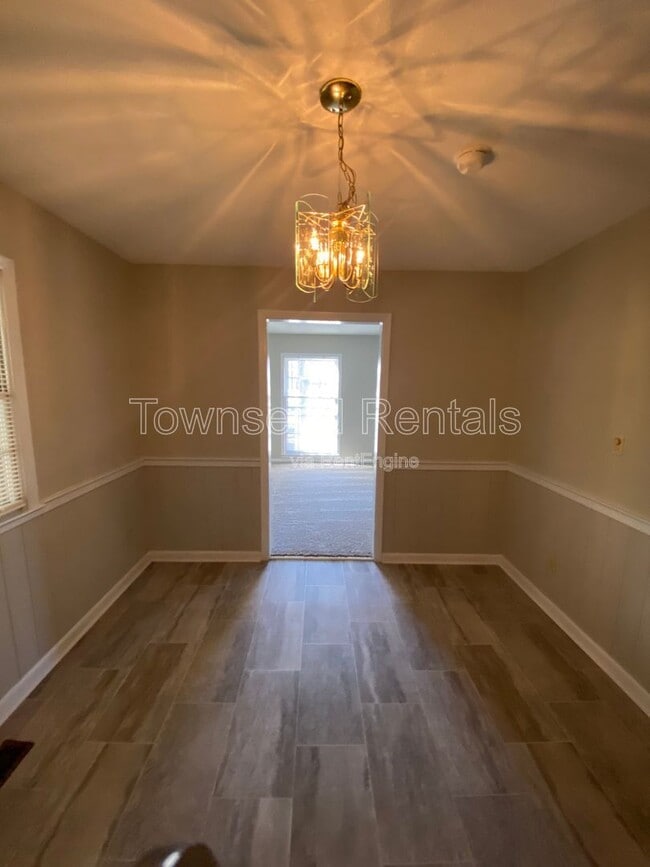 Building Photo - 6326 Greyfield Rd