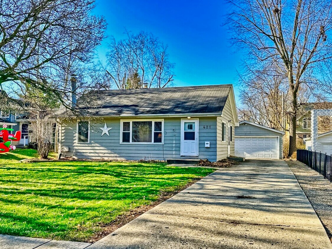 Primary Photo - 421 S Columbia St