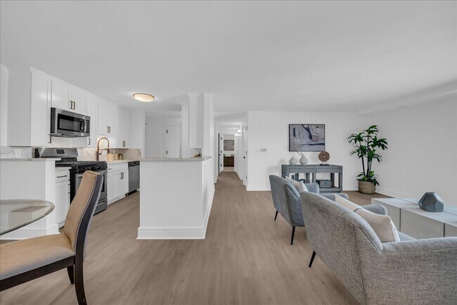 Foto del edificio - 411 S Old Woodward Ave