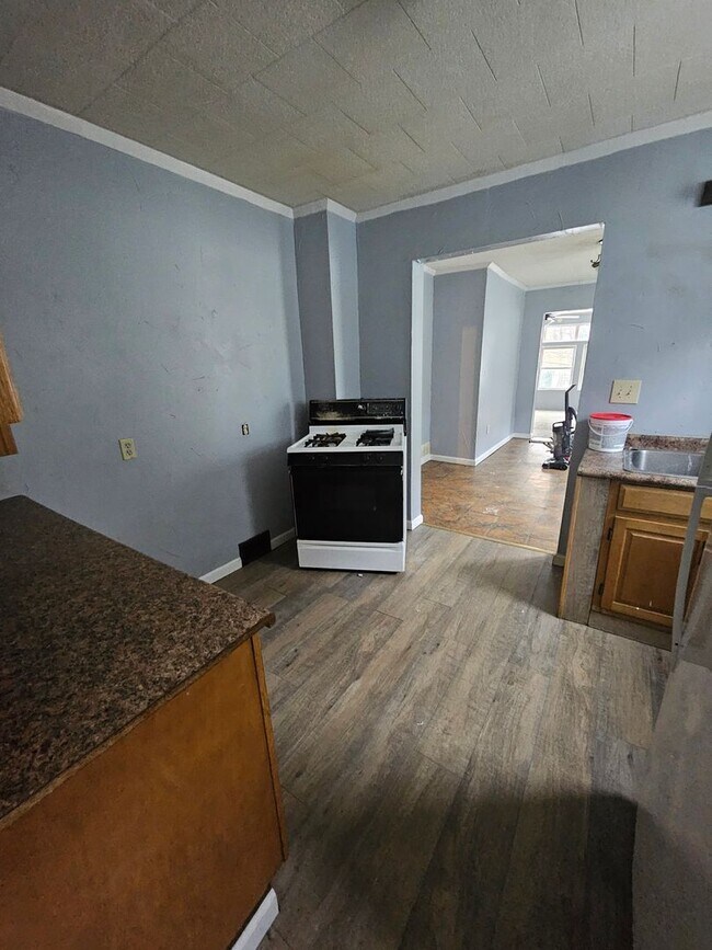 Foto del edificio - 652 E 4th St