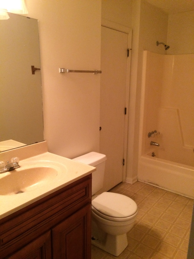 Building Photo - 1317 Kenilwood Way