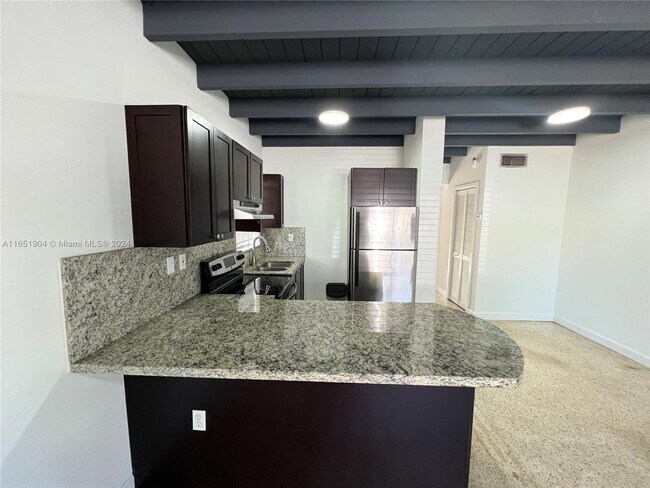 Building Photo - 1222 SW 30th Ct