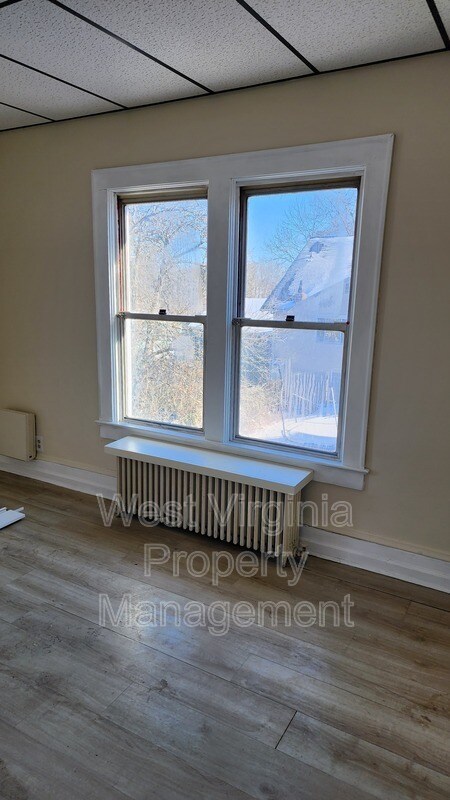 Building Photo - 415 Woodlawn Ave