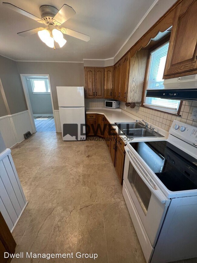 Building Photo - 4 br, 2 bath House - 1009 7th Ave NW