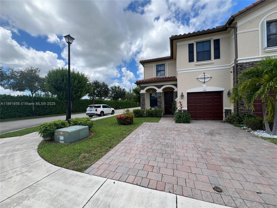 Foto principal - 3399 W 90th Terrace